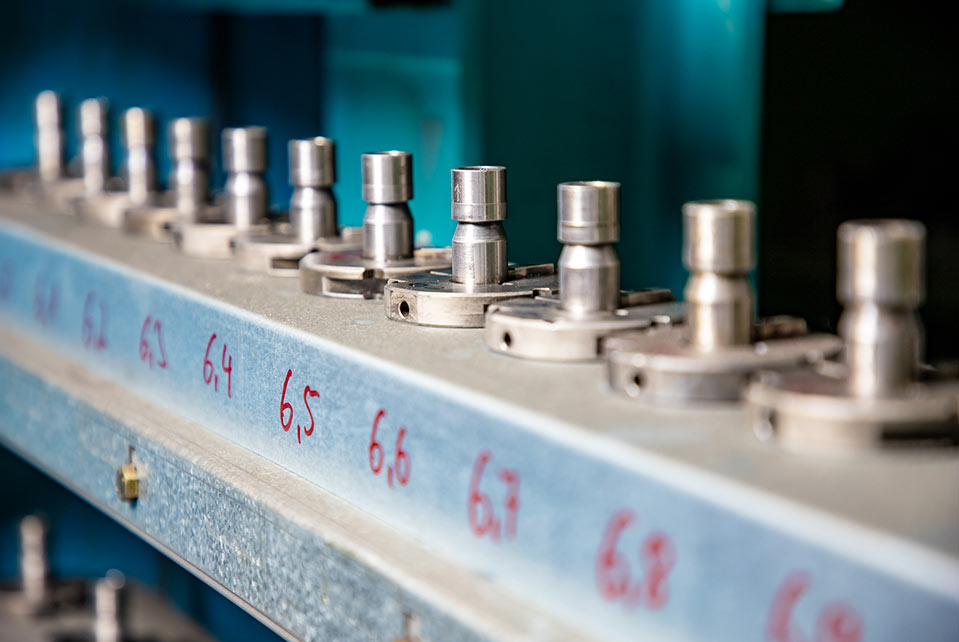 Maschine zur Metall- und Blechbearbeitung - Detailaufnahme Maschine zur Metall- und Blechbearbeitung - Detailaufnahme